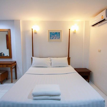 18 Coins Budget Hotel Pattaya Exterior photo