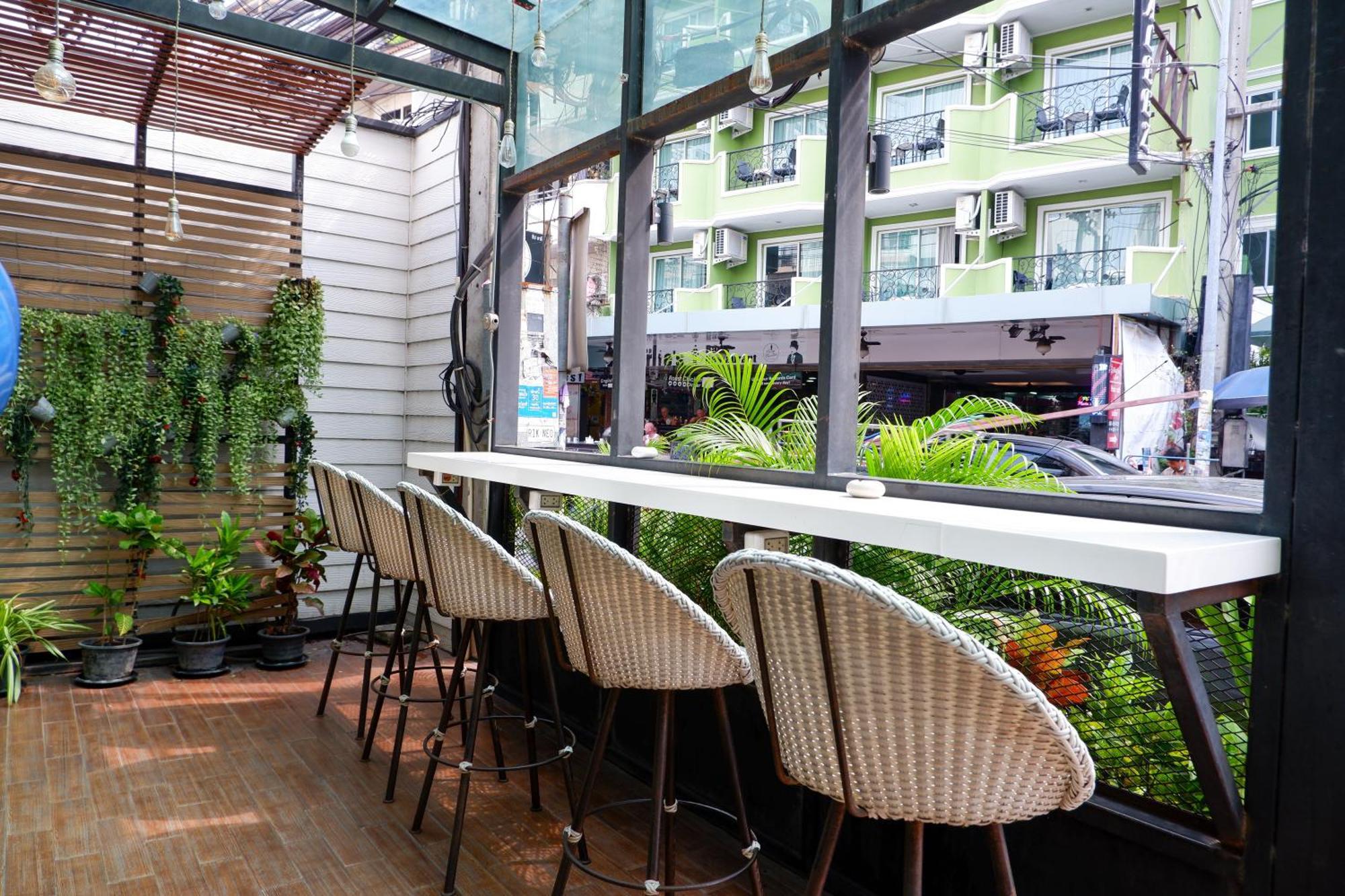 18 Coins Budget Hotel Pattaya Exterior photo