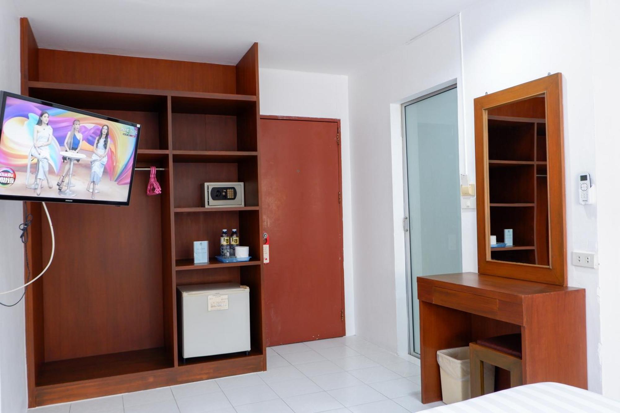 18 Coins Budget Hotel Pattaya Exterior photo